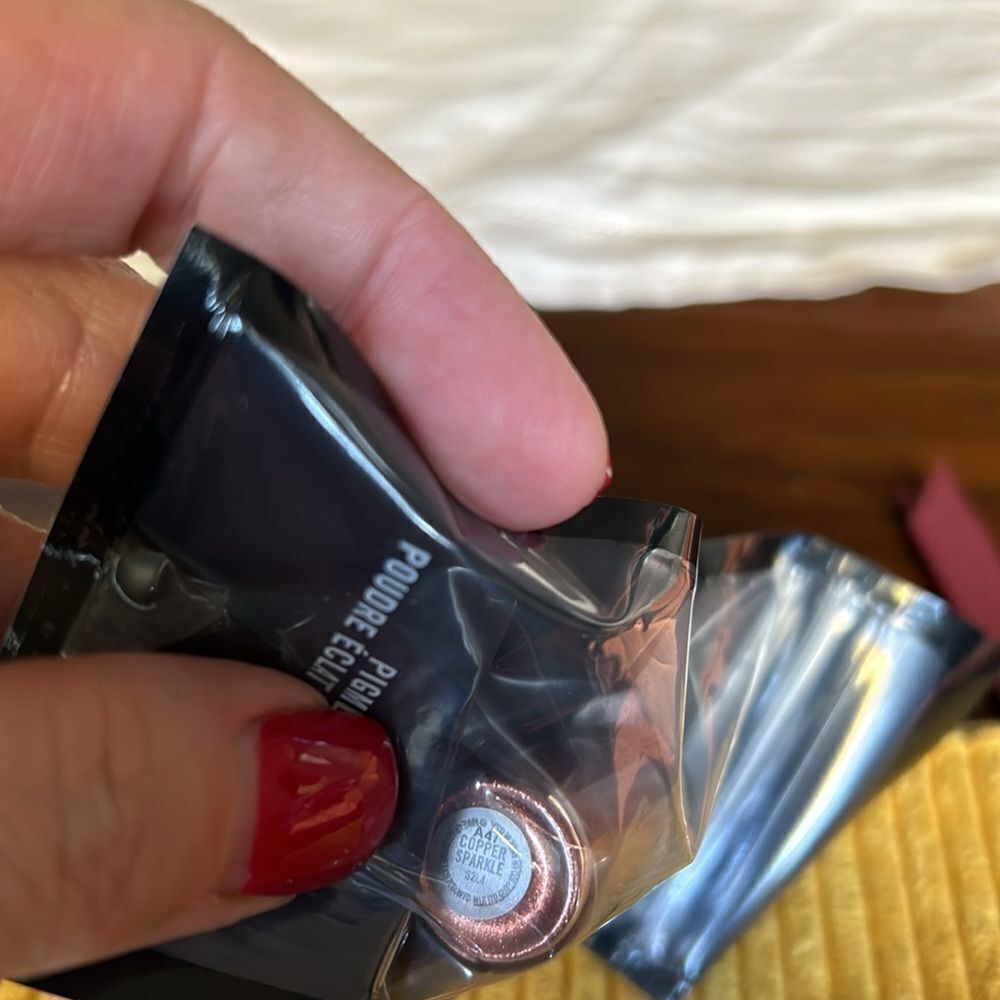 MAC Cooper Sparkle pigment size 2.5g NeW sealed Ipsy bag - Picture 9 of 13